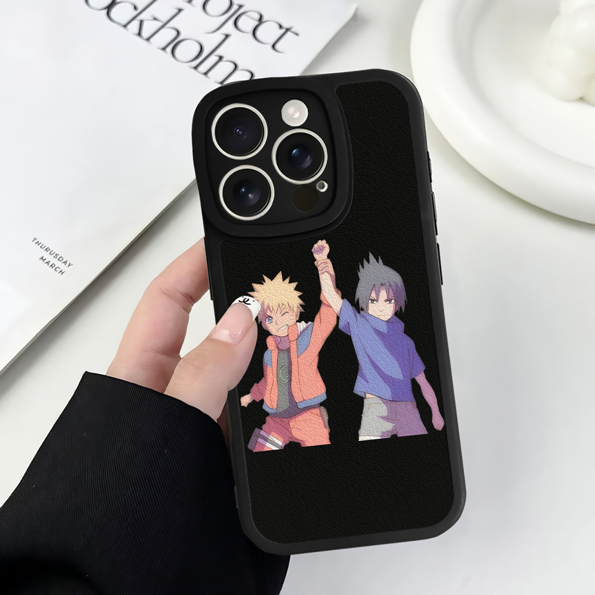 （画像用） NARUTO -ナルト- うちは サスケ Uchiha Sasuke 【iPhone 16シリーズ対応】シリコンスマホケース（レザー調） 材質：シリコン